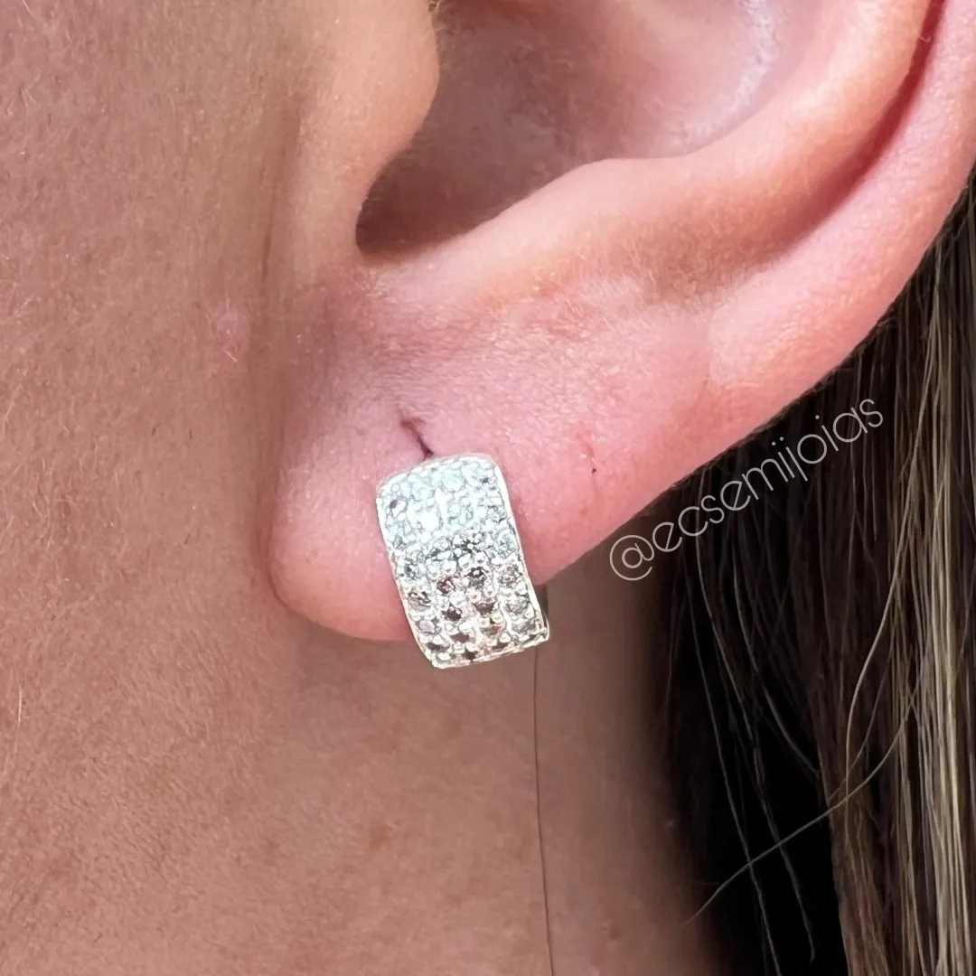 Argola tranqueta com 4 fileiras cravejadas - 12mm - banhado a prata 925