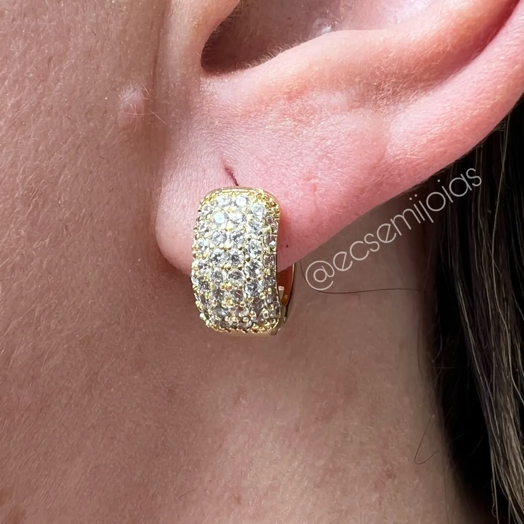 Argola tranqueta com 6 fileiras cravejadas - 16mm - banhado a ouro 18k
