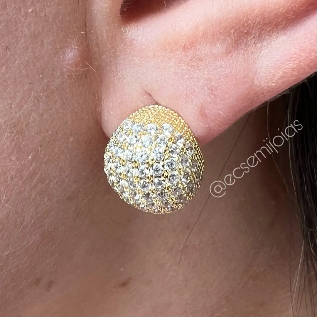 Brinco de bola cravejada - 13,5mm - banhado a ouro 18k