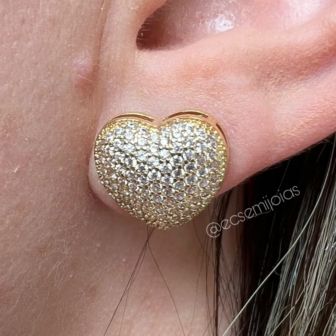 Brinco de coração cravejado - 15mm - banhado a ouro 18k