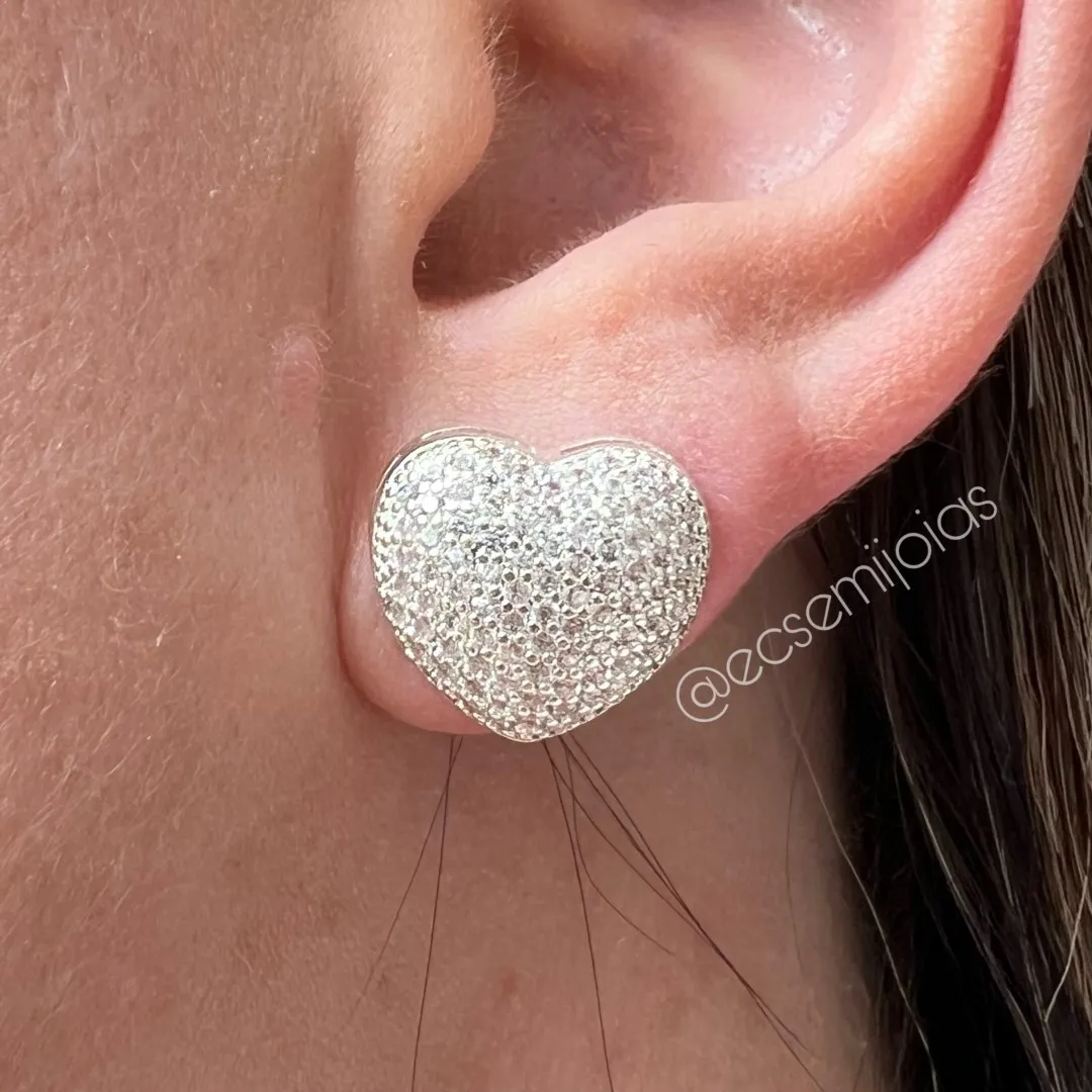 Brinco de coração cravejado - 15mm - banhado a prata 925