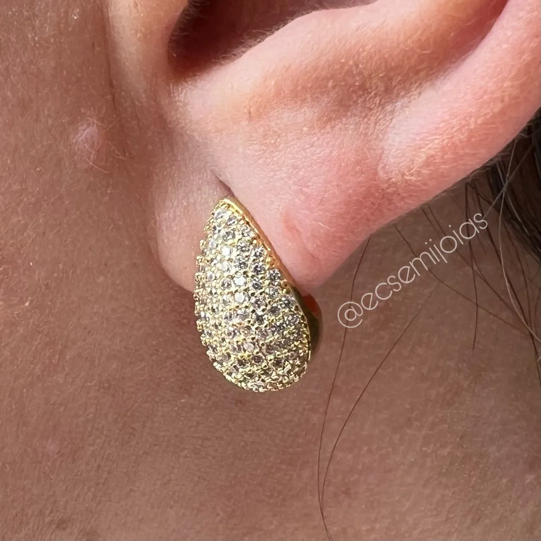 Brinco gota cravejada - banhado a ouro 18k