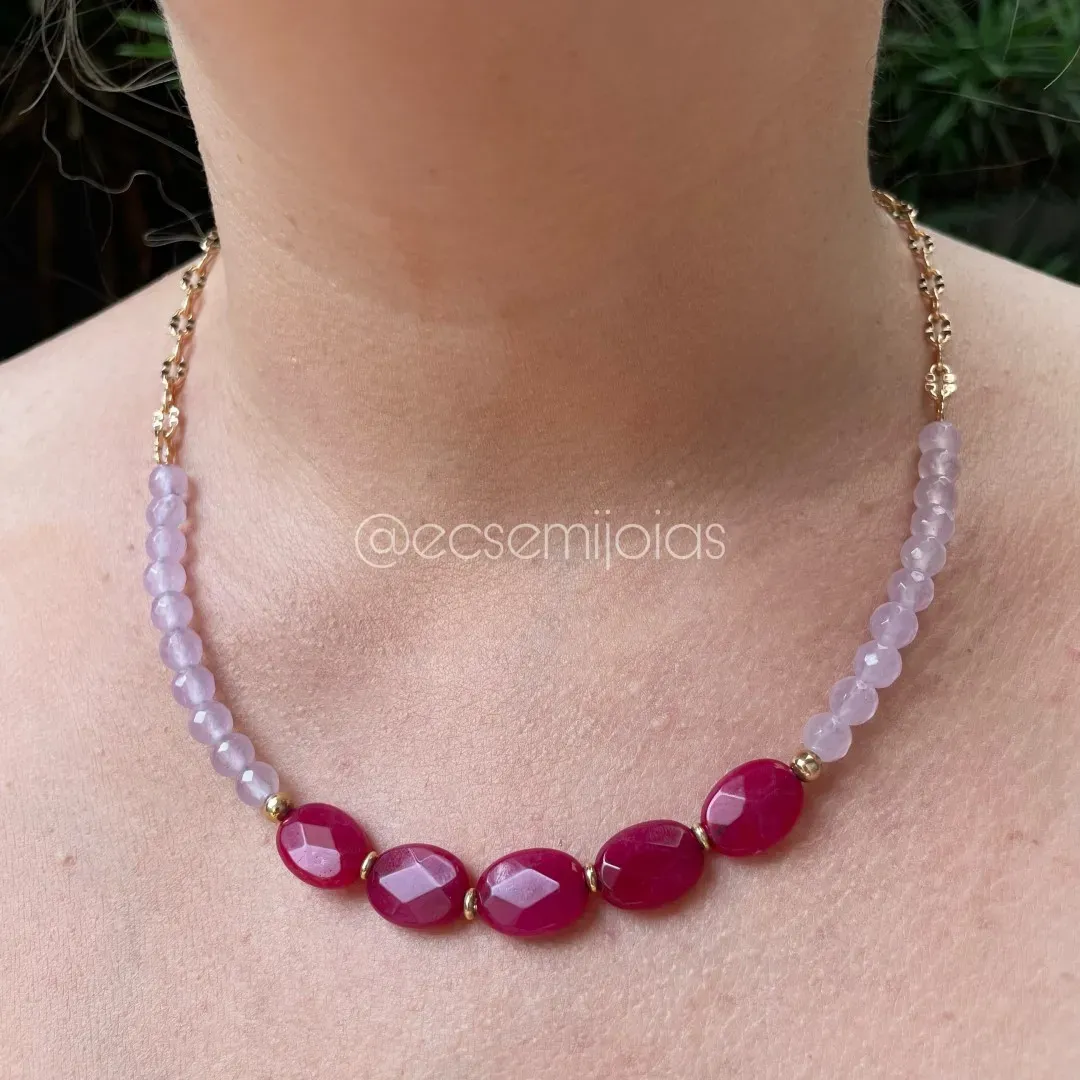 Colar com pedras naturais ovais e redondas - banhado a ouro 18k