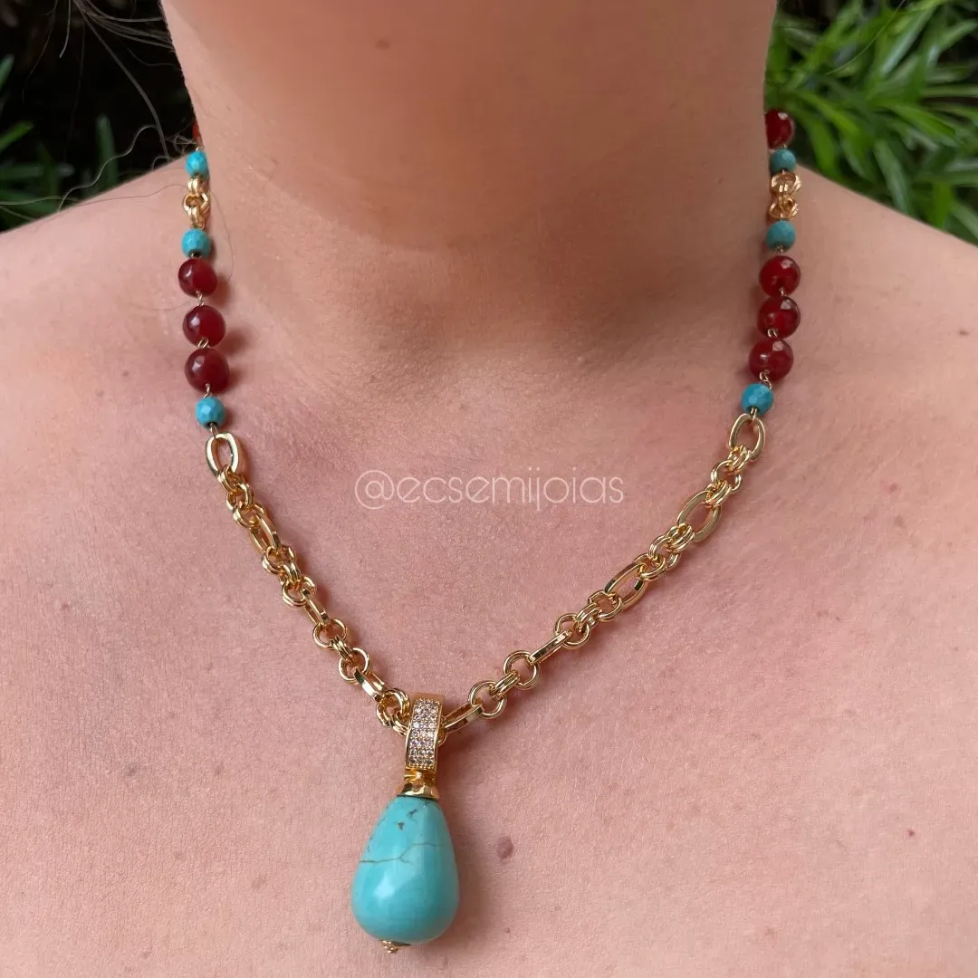 Colar com pingente pedra gota com contra argola cravejada e pedras naturais redondas - banhado a ouro 18k