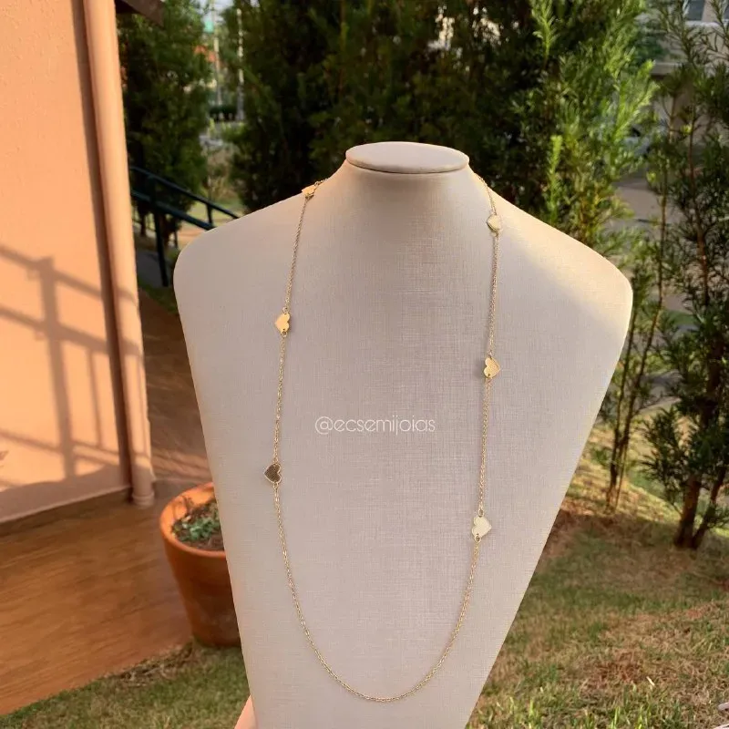 Colar longo elo portugues com corações lisos espaçados - 80 cm - banhado a ouro 18k
