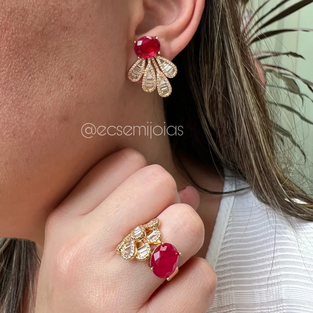 Conjunto anel e brinco de flor com pedra natural oval grande, folhas com baguetes e bordas cravejadas - banhado a ouro 18k