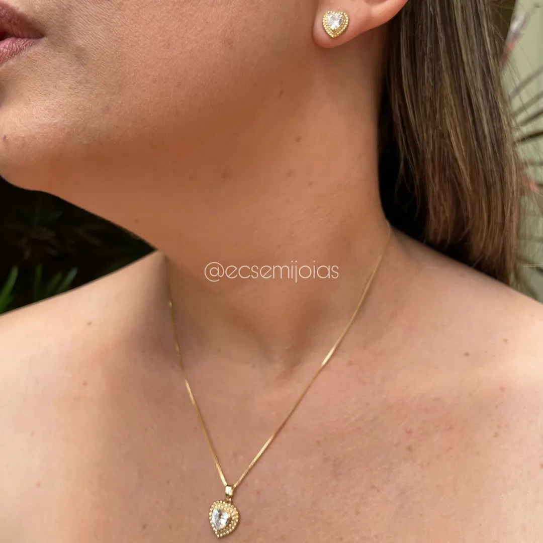 Conjunto de brinco e colar com zircônia de coração maior com bordas bombardeadas - banhado a ouro 18k