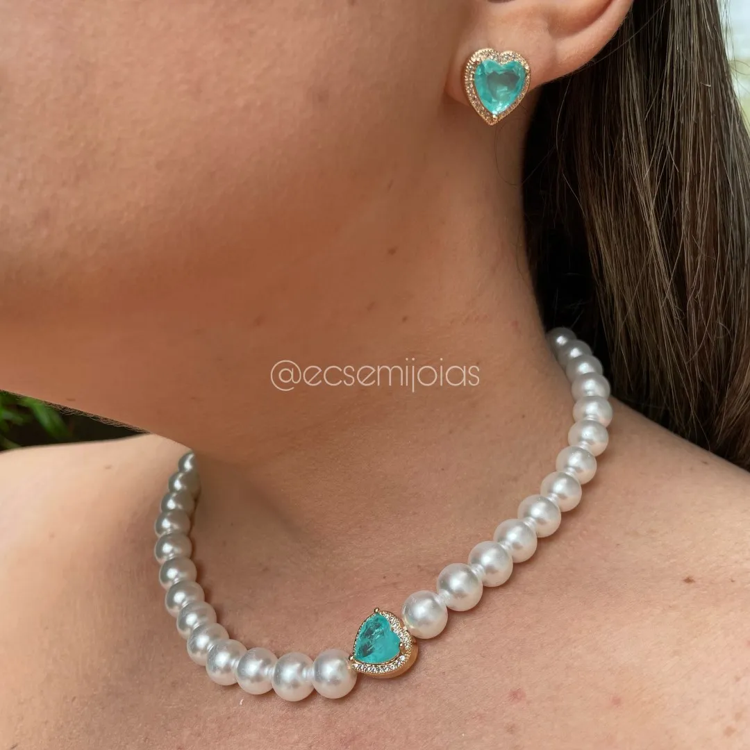 Conjunto de brinco e colar pedra natural de coração cravejado em volta com pérolas shell - 45cm - banhado a ouro 18k