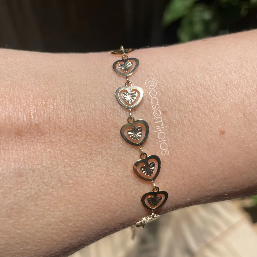 Pulseira 100% de corações vazados com coração menor dentro trabalhado - 16cm + extensor - banhado a ouro 18k