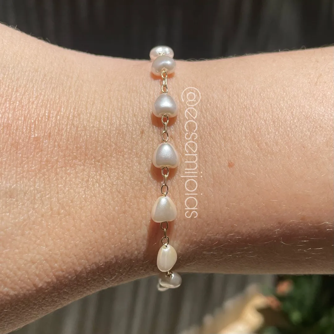 Pulseira com pérolas em formato de coração - 17cm + extensor - banhado a ouro 18k