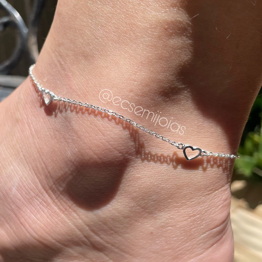 Tornozeleira com 3 corações vazados lisos - 24cm + extensor - banhado a prata 925