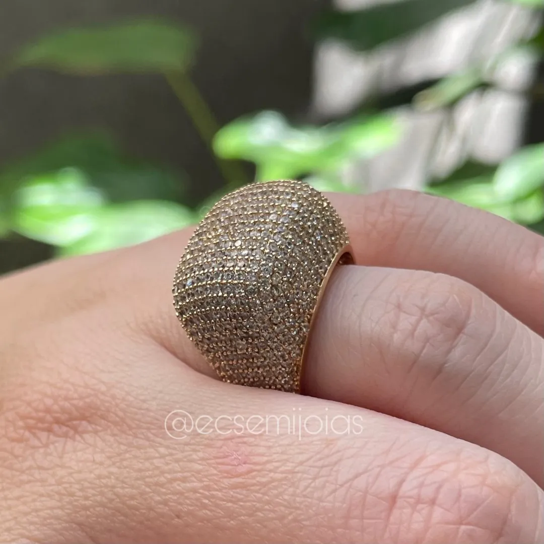 Anel retangular alto cravejado em cima e laterais - banhado a ouro 18k