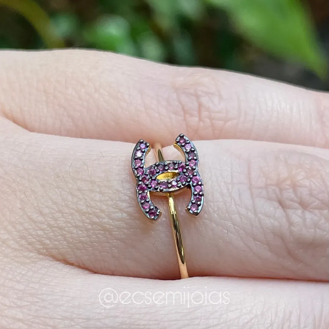 Anel com 2 C cravejados - banhado a ouro 18k