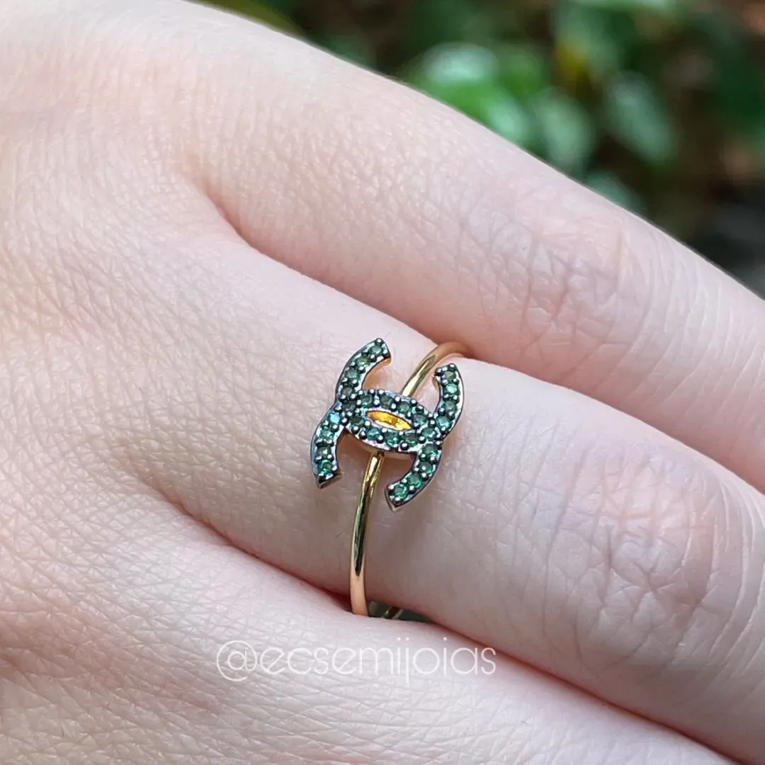 Anel com 2 C cravejados - banhado a ouro 18k