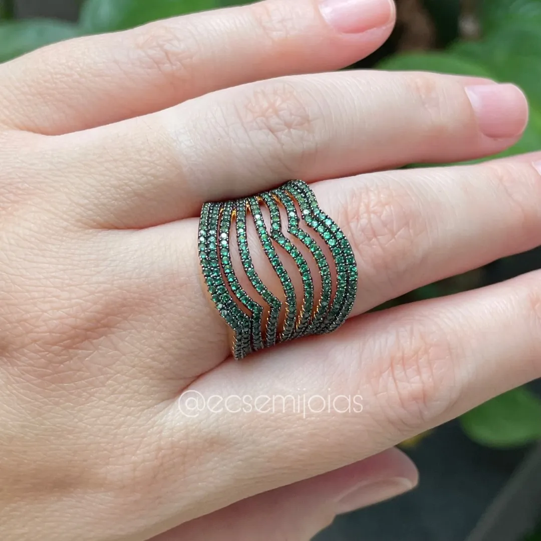 Anel com aros ondulados vazados cravejados  - banhado a ouro 18k