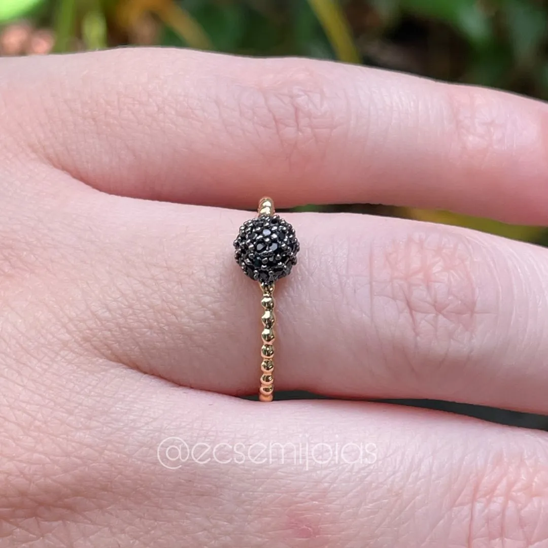 Anel com bolinha cravejada com aro bombardeado  - banhado a ouro 18k