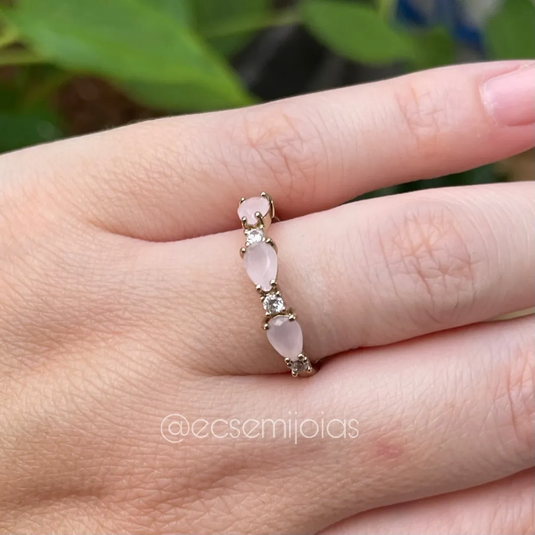 Anel com fileira com 3 pedras gotas intercaladas com zircônias - banhado a ouro 18k