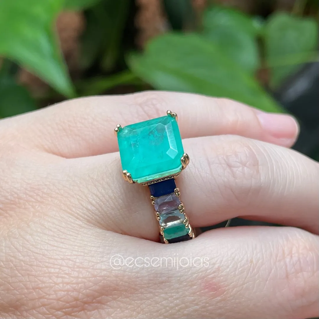 Anel com pedra quadrada com aro 100% com zircônias baguetes - banhado a ouro 18k