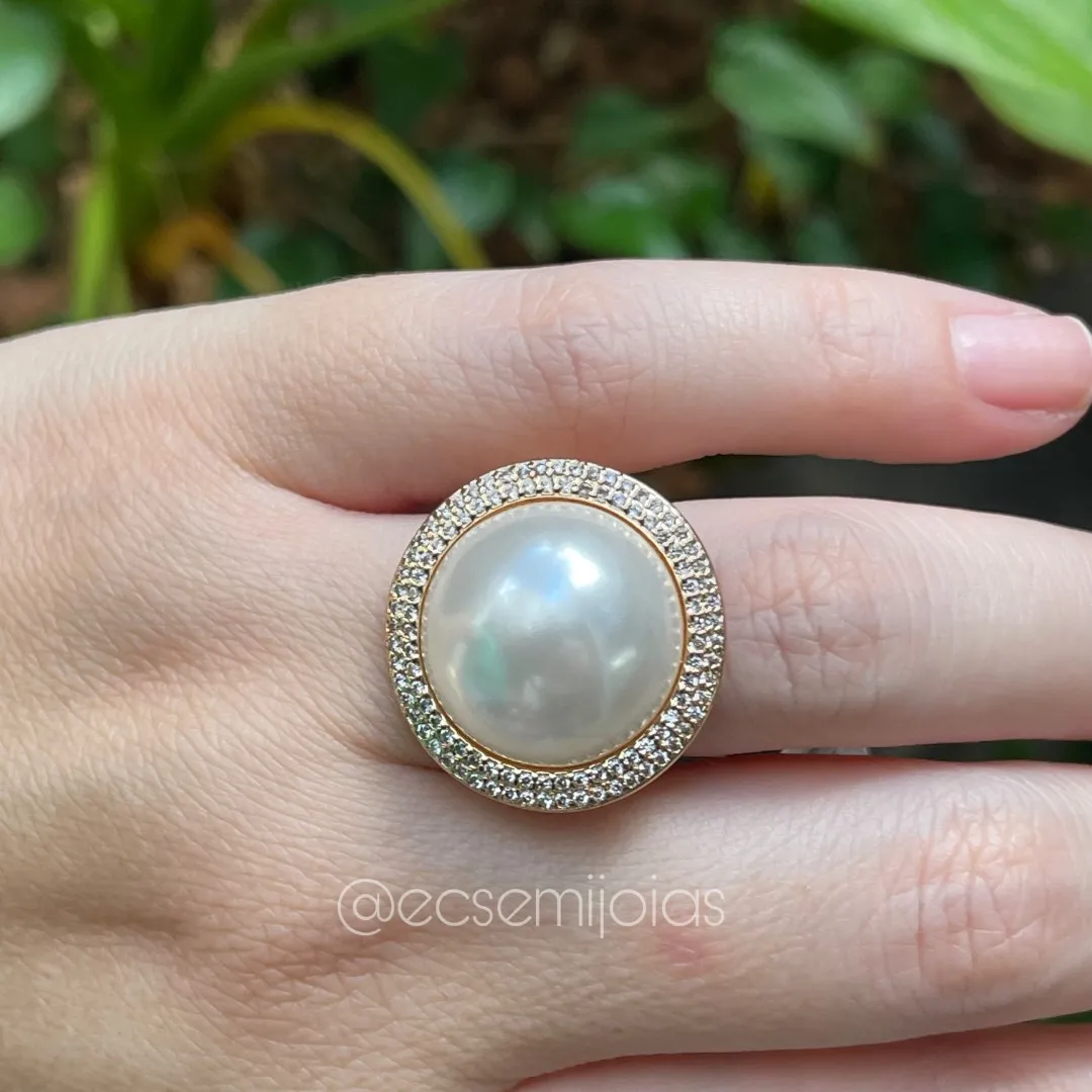Anel com pérola shell cravejado nas bordas - banhado a ouro 18k