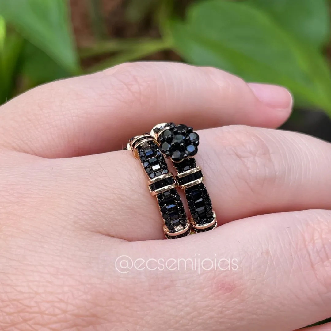 Anel duplo com chuveiro cravejado e aro com baguetes cravejados nas bordas - banhado a ouro 18k