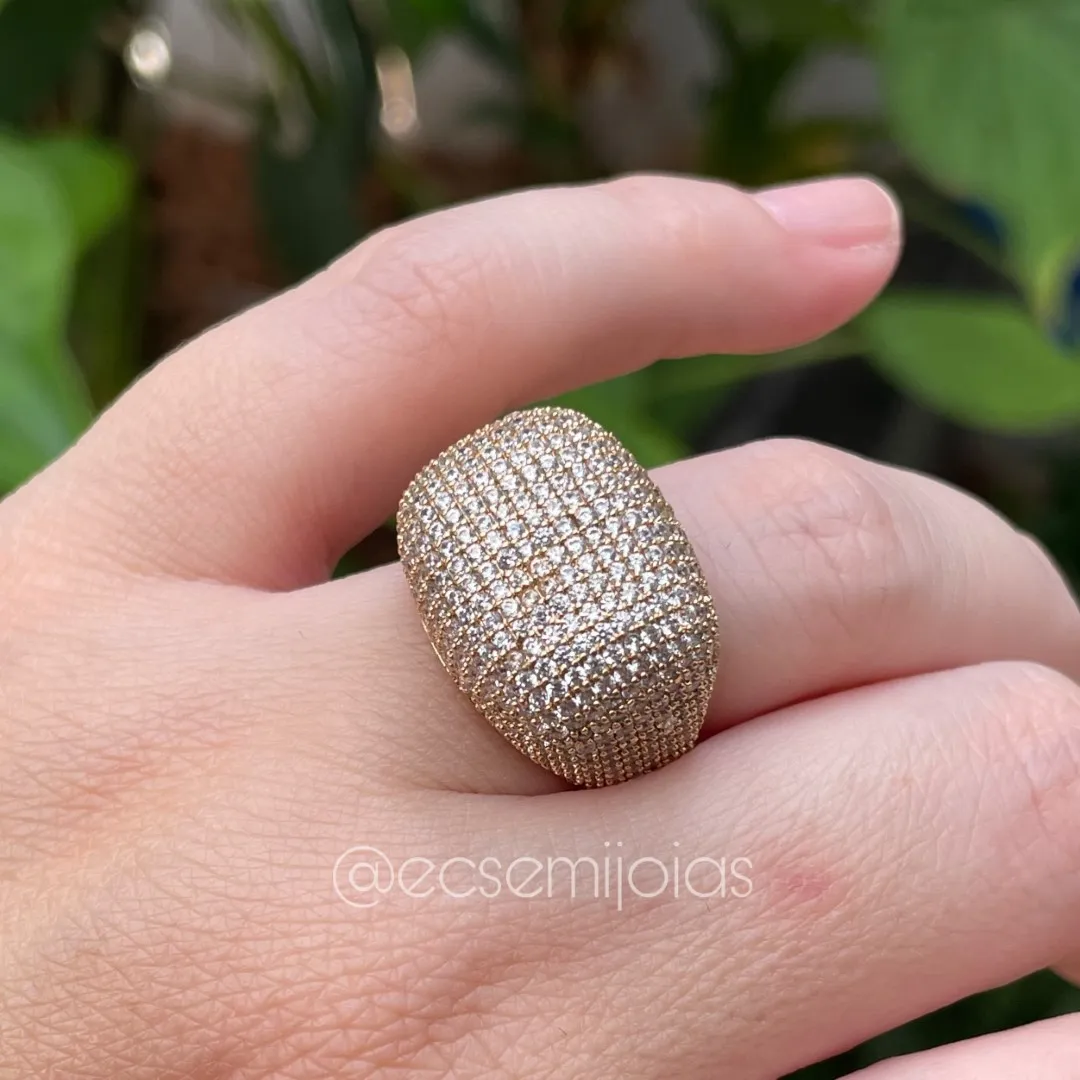 Anel retangular alto cravejado em cima e laterais - banhado a ouro 18k