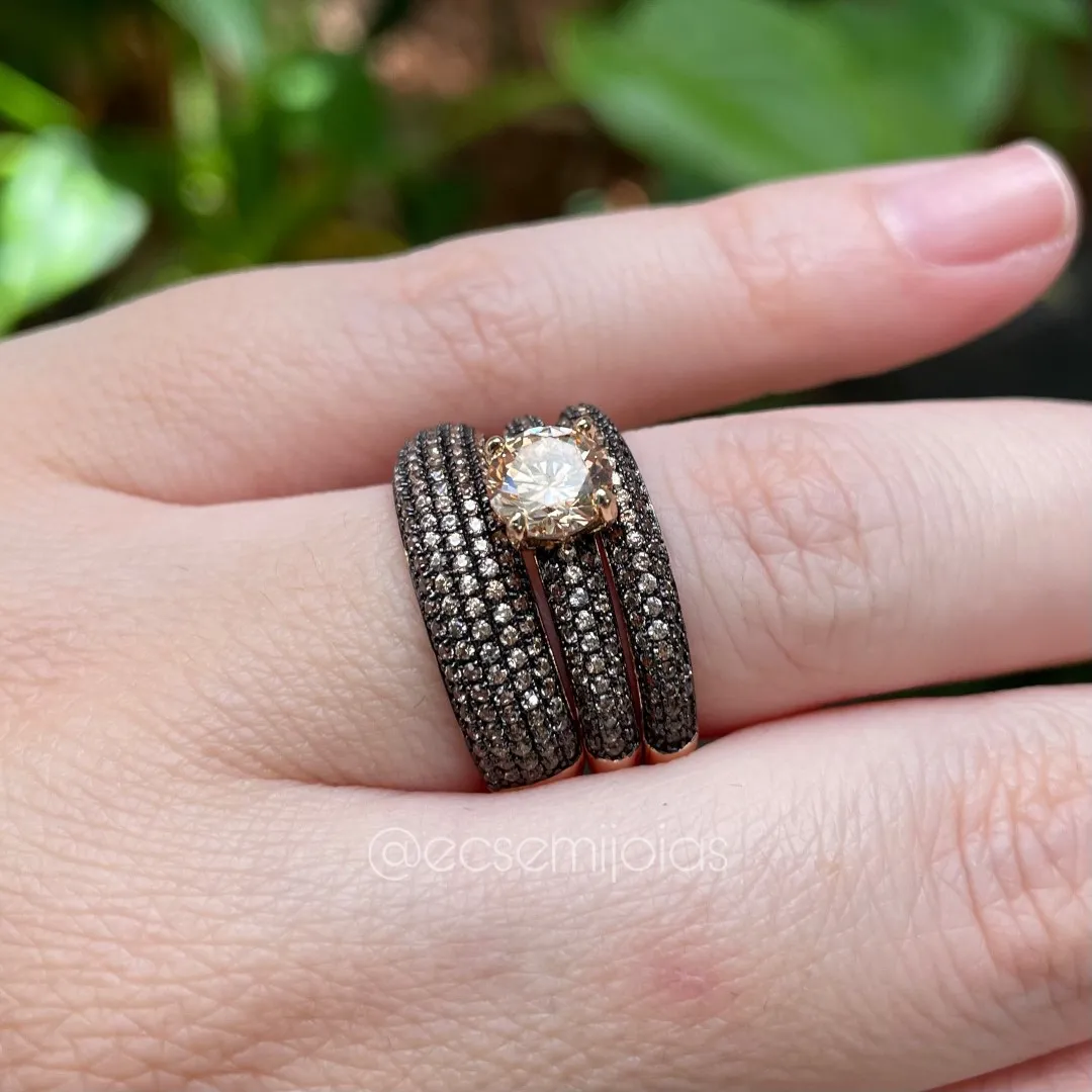 Anel trio com solitário 6mm com aros cravejados - banhado a ouro 18k