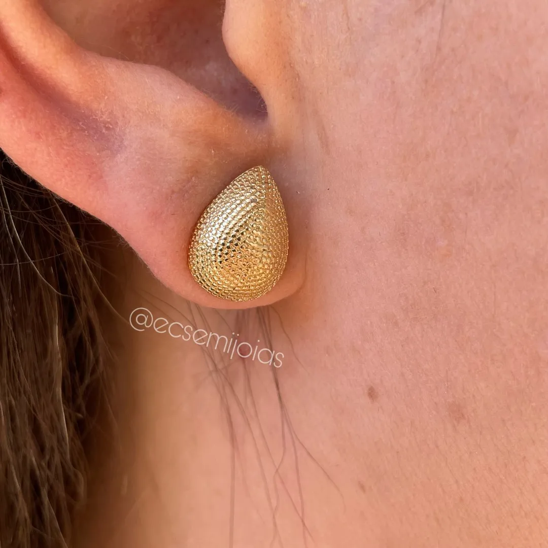 Brinco de gota bombardeadas - banhado a ouro 18k