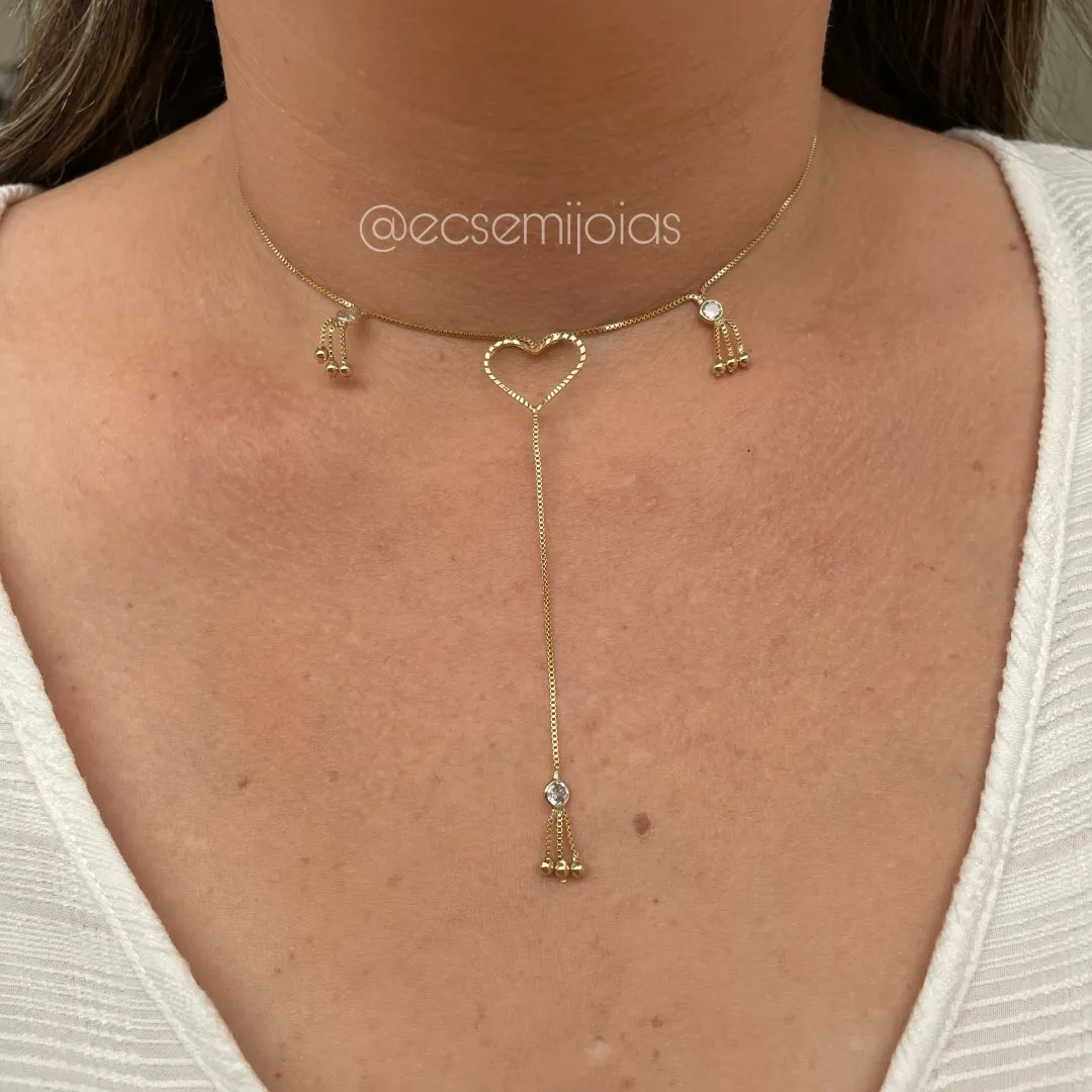 Choker com coração no centro e gravata com zircônia - 33cm + extensor - banhado a ouro 18k