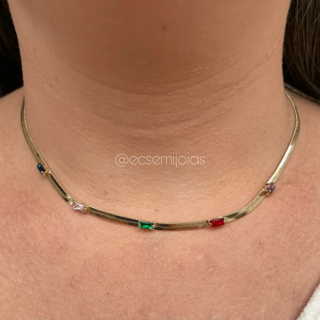 Colar de fita 3mm com 5 zircônias baguetes - 35cm + extensor - banhado a ouro 18k