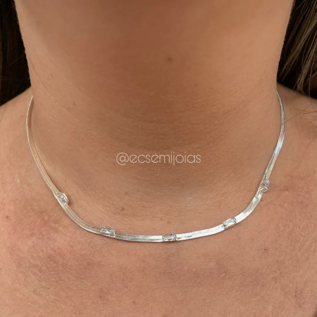 Colar de fita 3mm com 5 zircônias baguetes - 35cm + extensor - banhado a prata 925