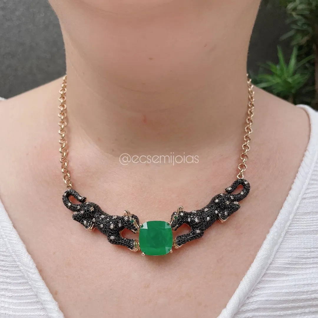 Conjunto de brinco e colar com 2panteras cravejadas e pedra no centro com elo português - banhado a ouro 18k