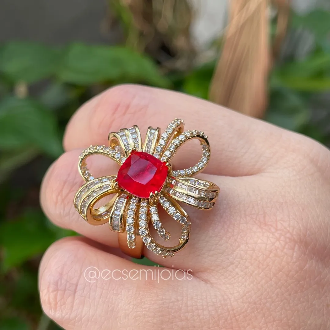 Conjunto anel e brinco de flor cravejada vazada com pedra quadrada fusion - banhado a ouro 18k