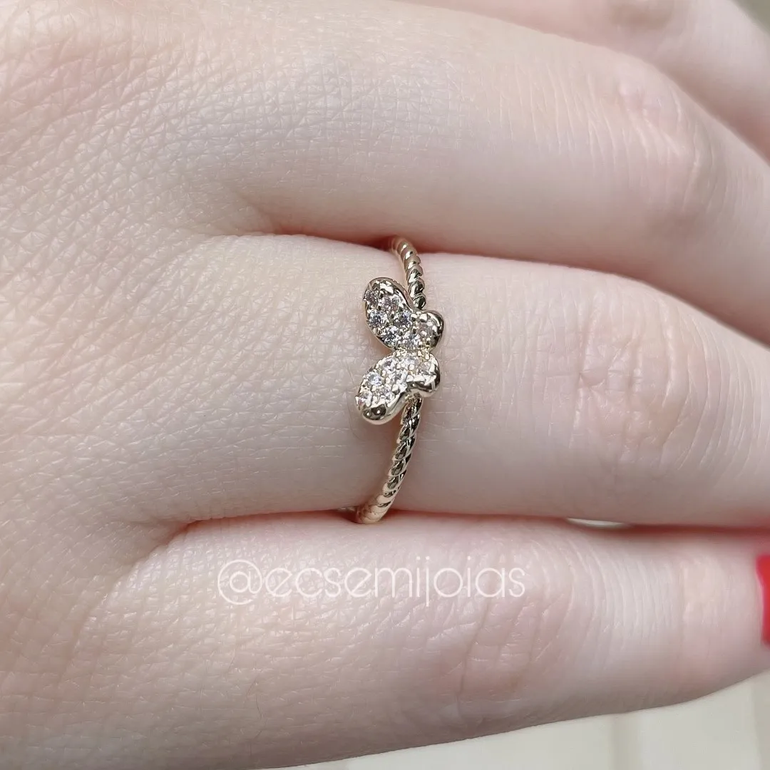Anel com borboleta cravejada com aro bombardeado - banhado a ouro 18k