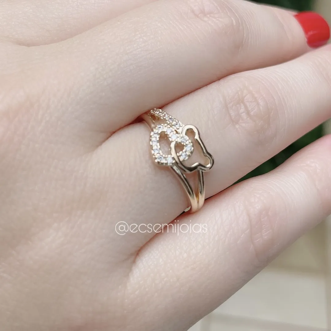 Anel com coração cravejado vazado com cabeça do Mickey entrelaçada - banhado a ouro 18k