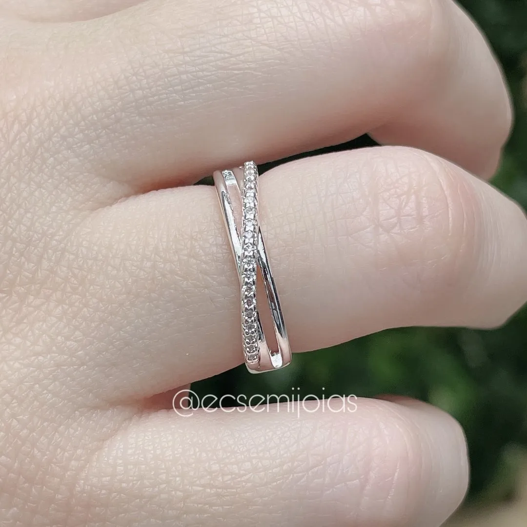 Anel de x fino com 1 aro cravejado e outro liso - banhado a prata 925