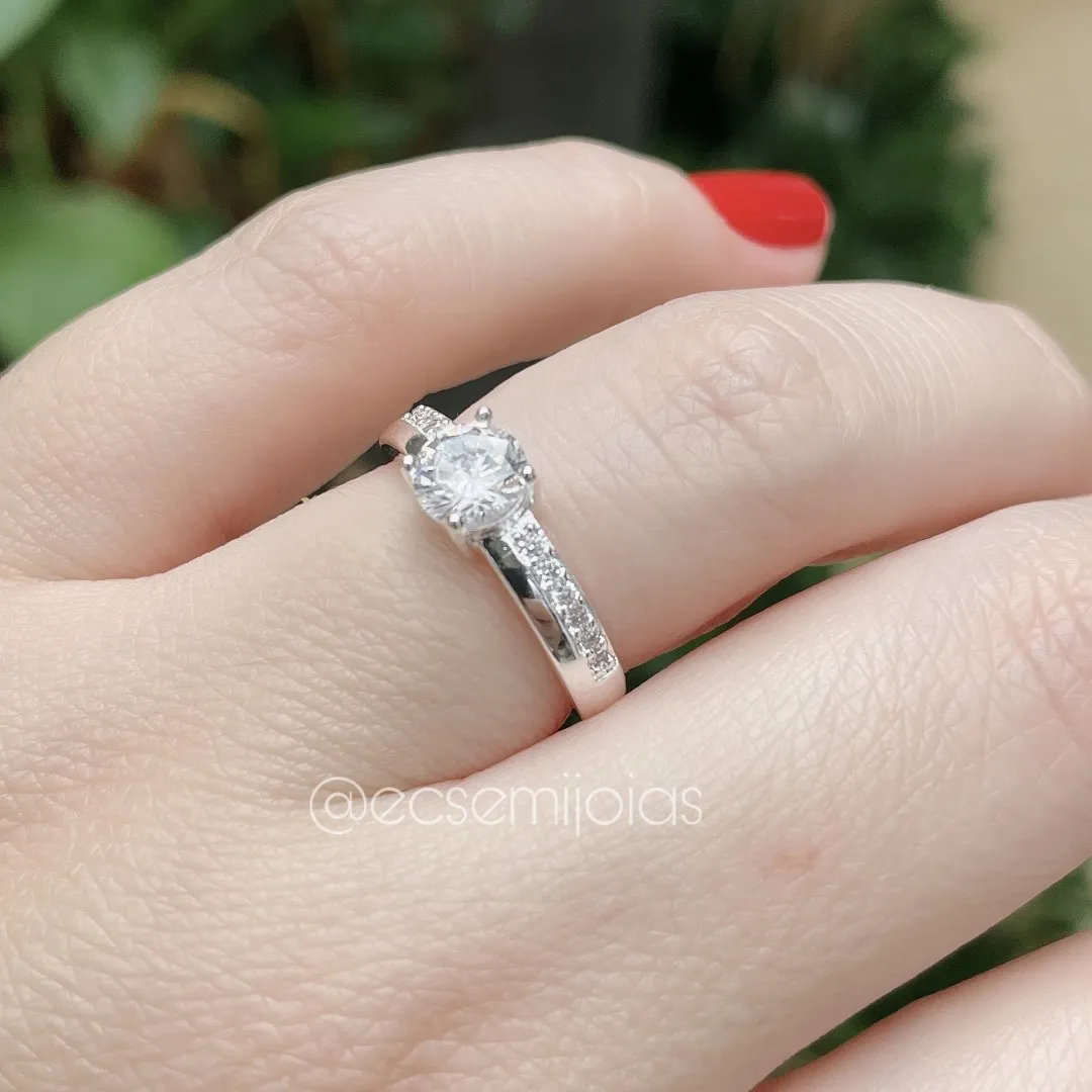 Anel solitário 6mm com aro cravejado - banhado a prata 925