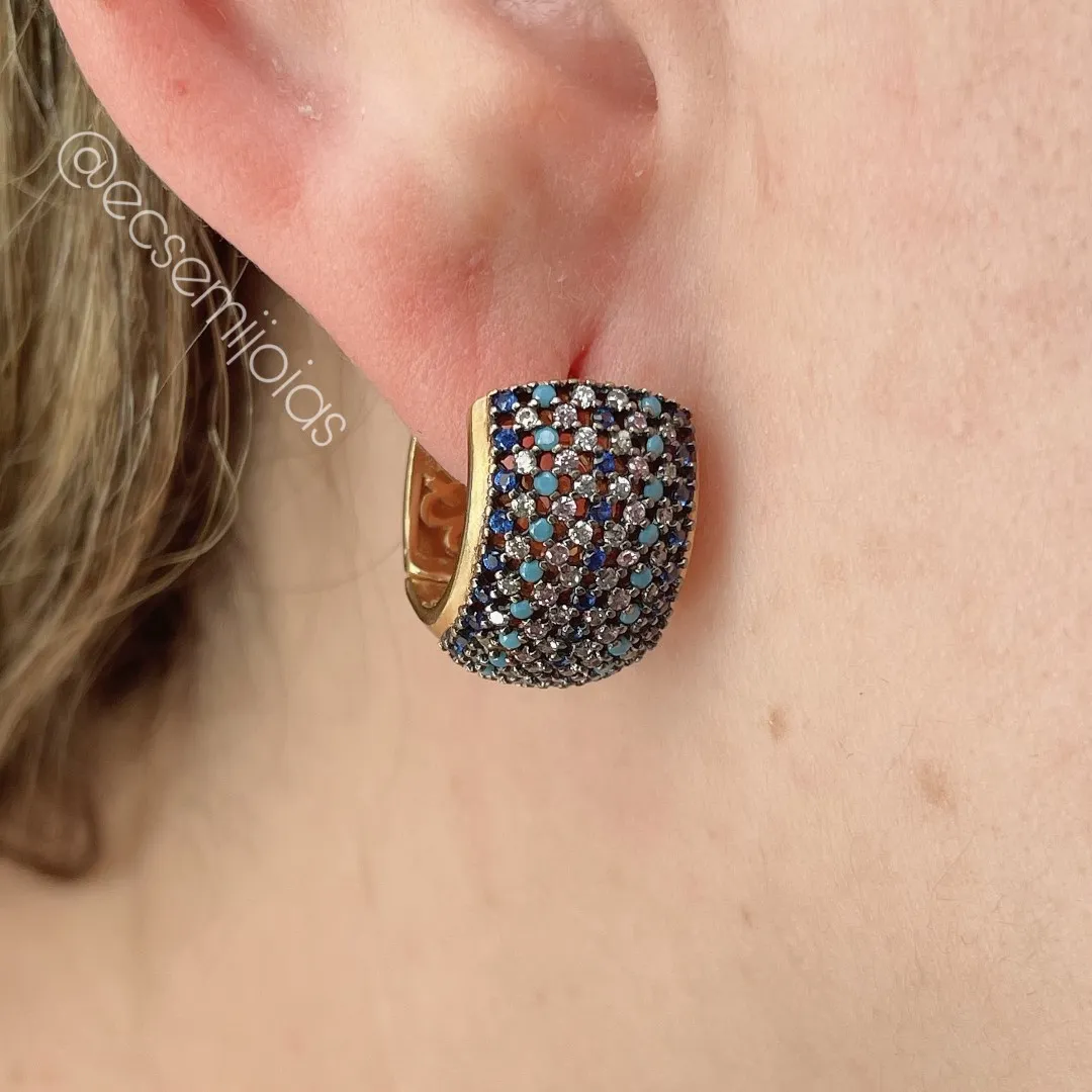 Argola com 11 fileiras cravejadas - 11x18mm - banhado a ouro 18k