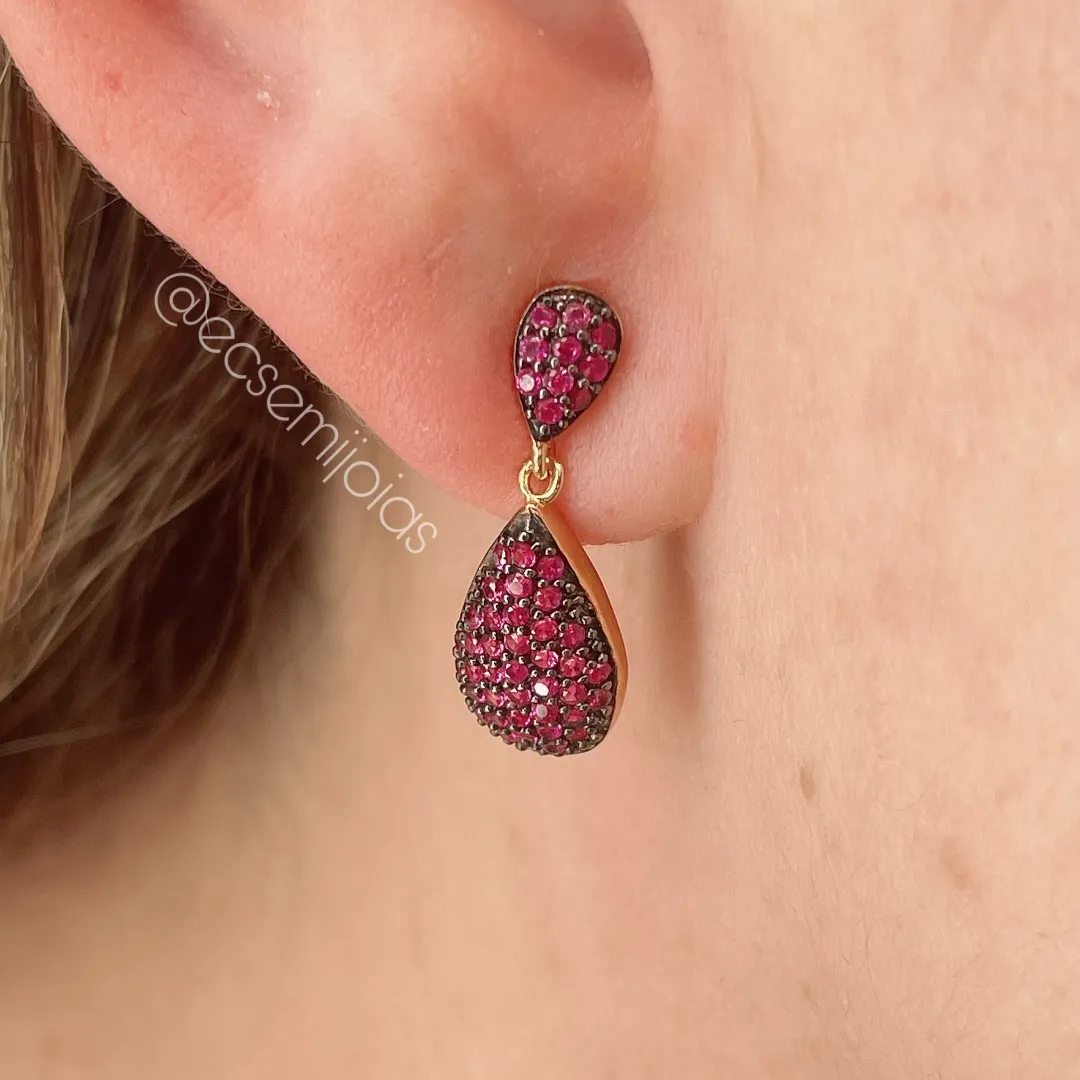 Brinco com 2 gotas cravejadas - banhado a ouro 18k