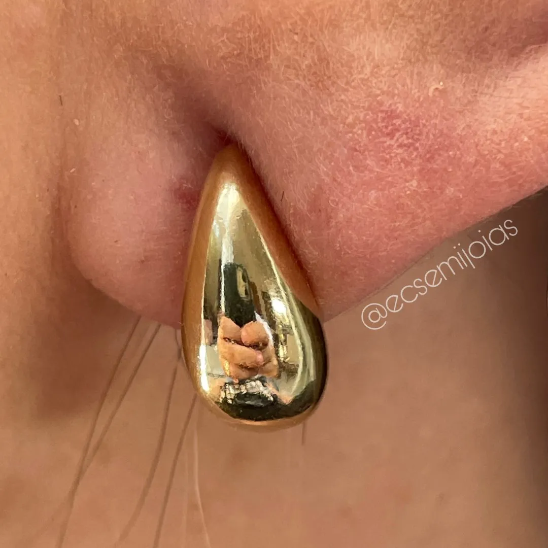 Brinco de gota lisa polida P - banhado a ouro 18k