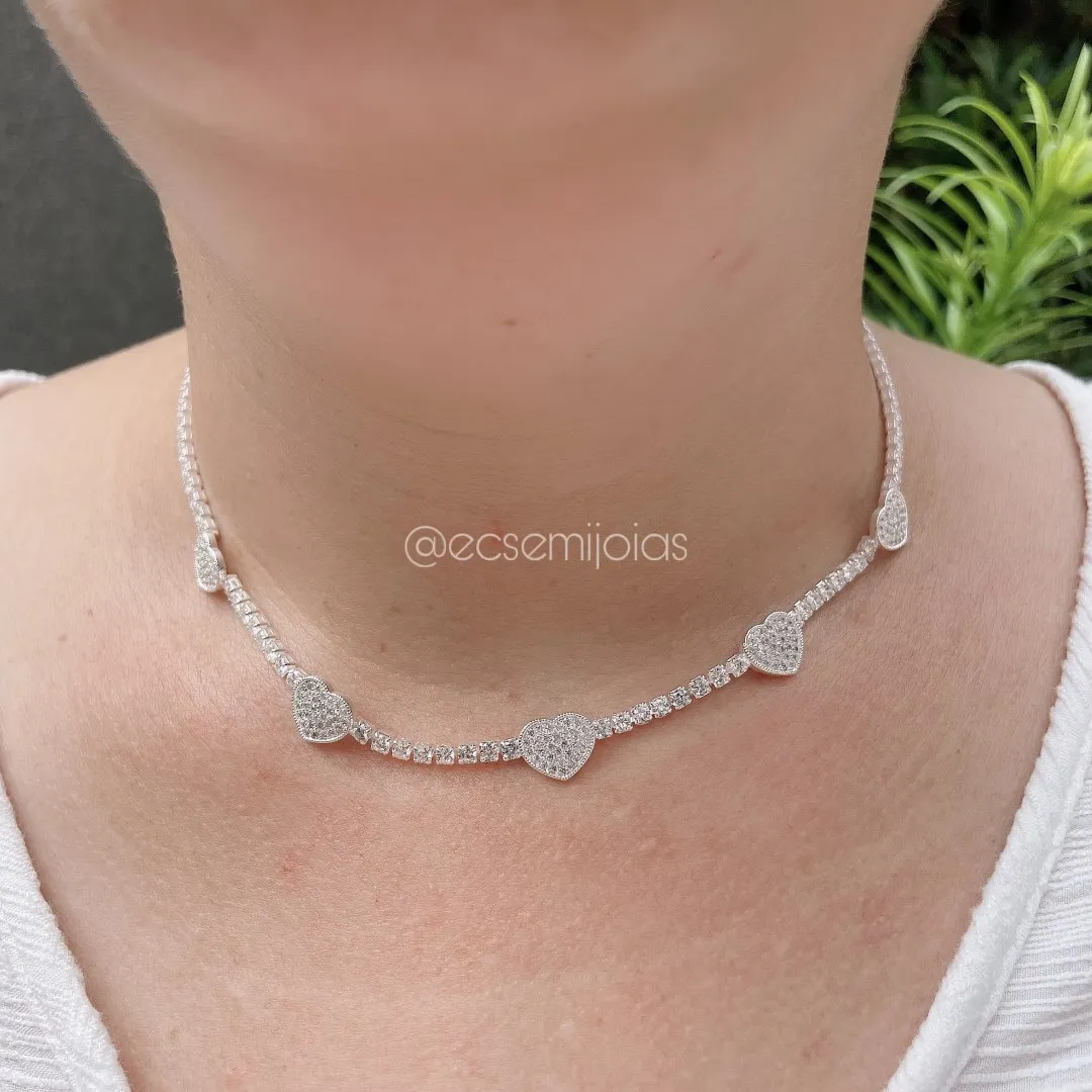 Choker com corações cravejados e corrente 100% zircônias - 39cm + extensor - banhado a prata 925