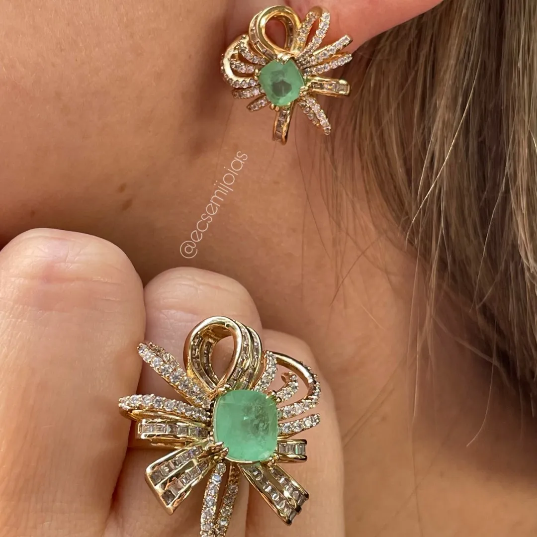 Conjunto anel e brinco de flor cravejada vazada com pedra quadrada fusion - banhado a ouro 18k