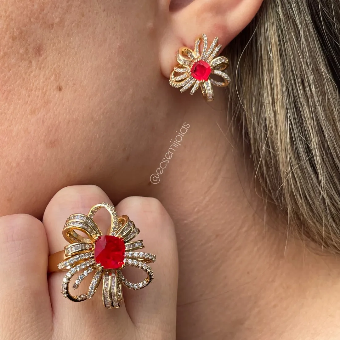 Conjunto anel e brinco de flor cravejada vazada com pedra quadrada fusion - banhado a ouro 18k