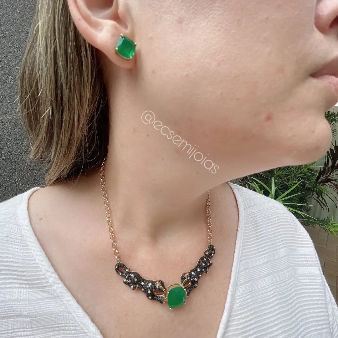 Conjunto de brinco e colar com 2panteras cravejadas e pedra no centro com elo português - banhado a ouro 18k