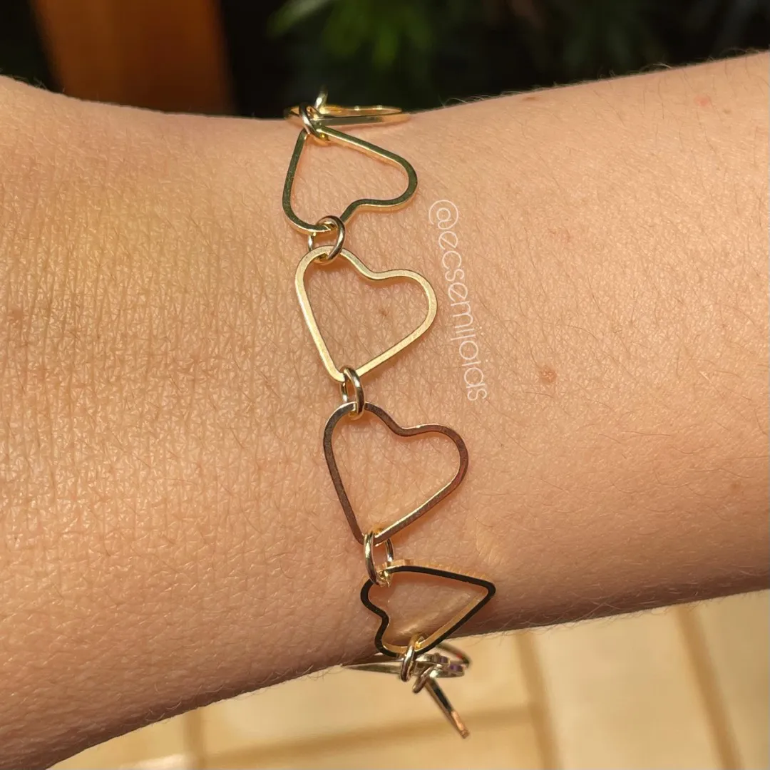 Pulseira com corações grandes lisos vazados - 19cm - banhado a ouro 18k