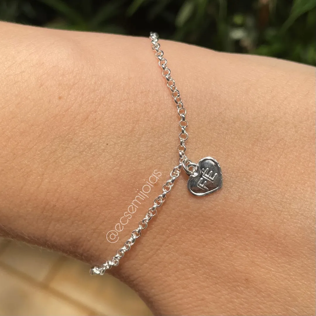 Pulseira de elo português fininho com coração escrito FÉ - 19cm - banhado a prata 925