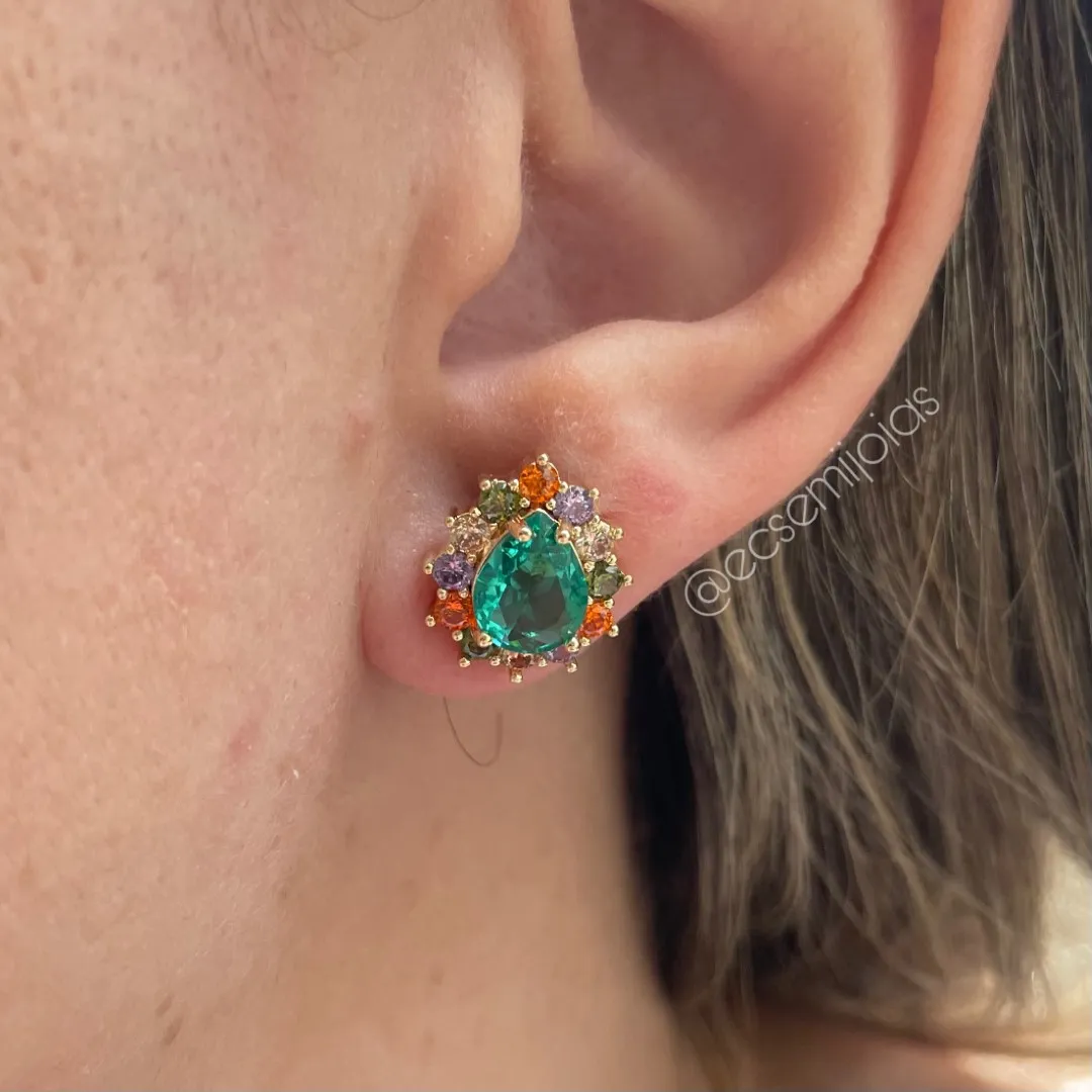 Conjunto de brinco e colar gota maior no centro cravejado em volta - banhado a ouro 18k