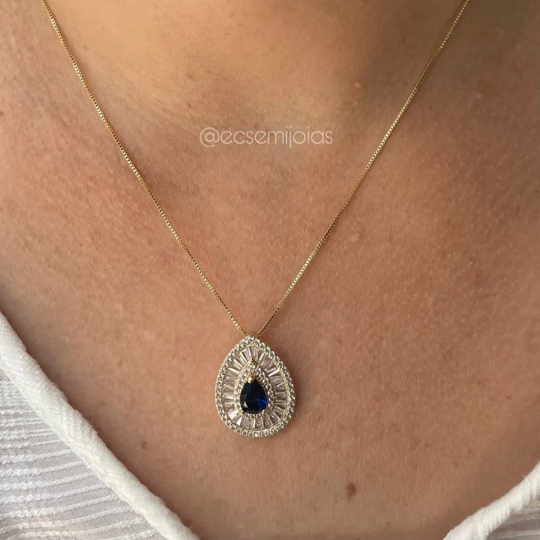Conjunto de brinco e colar de gota com zircônia gota no centro com baguetes em volta e cravejado nas bordas - banhado a ouro 18k