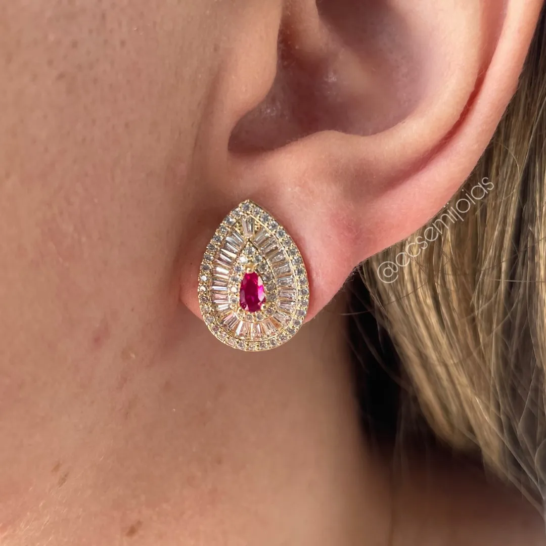 Conjunto de brinco e colar de gota com zircônia gota no centro com baguetes em volta e cravejado nas bordas - banhado a ouro 18k