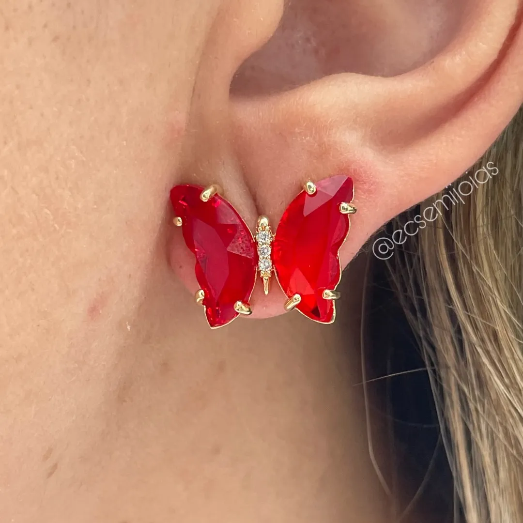 Brinco de borboleta com asas de cristais grandes e cravejado no centro - banhado a ouro 18k