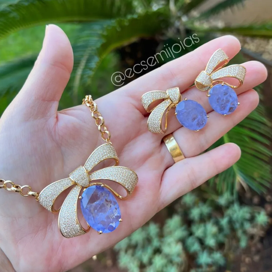 Conjunto de brinco e colar de gota de laço cravejado com pedra oval fusion pendurada - banhado a ouro 18k